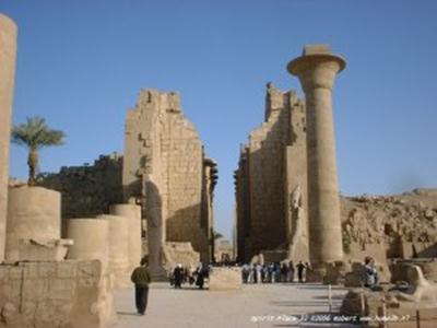Beschrijving: 32-Amen-temple-Karnak-procession-road-300pix-85perc
